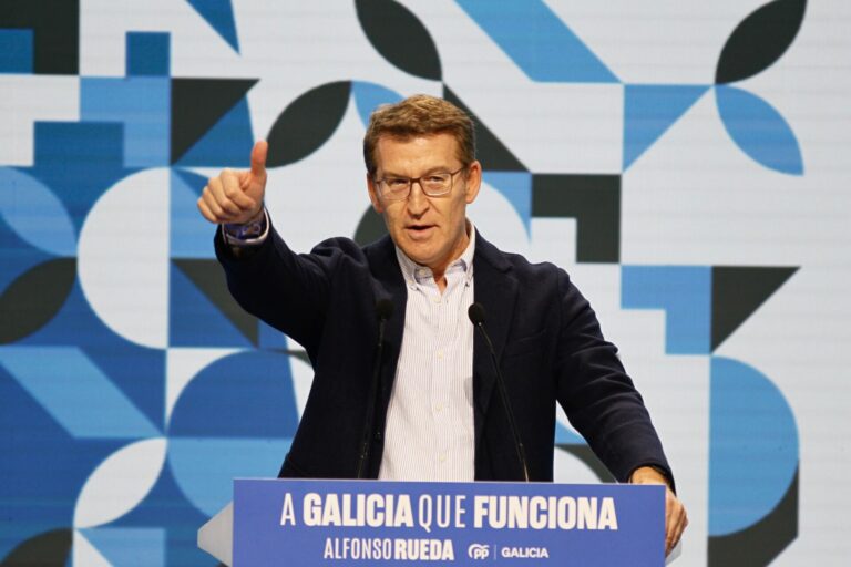 18F.- Feijóo cierra campaña apelando al voto útil al PP: «No dejéis que el nacionalismo llegue a esta tierra»