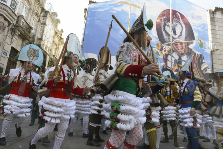 18F.- El carnaval, protagonista de las primeras anécdotas de las elecciones gallegas