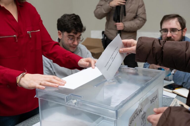 18F.- El PP retrendría la mayoría absoluta en Galicia con 39 escaños, según Sondaxe