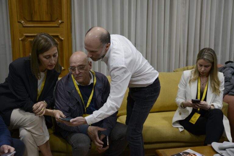 18F.- Perfil.- Armando Ojea, el músico que lleva al partido de Jácome al Parlamento de Galicia, pero sin ser llave