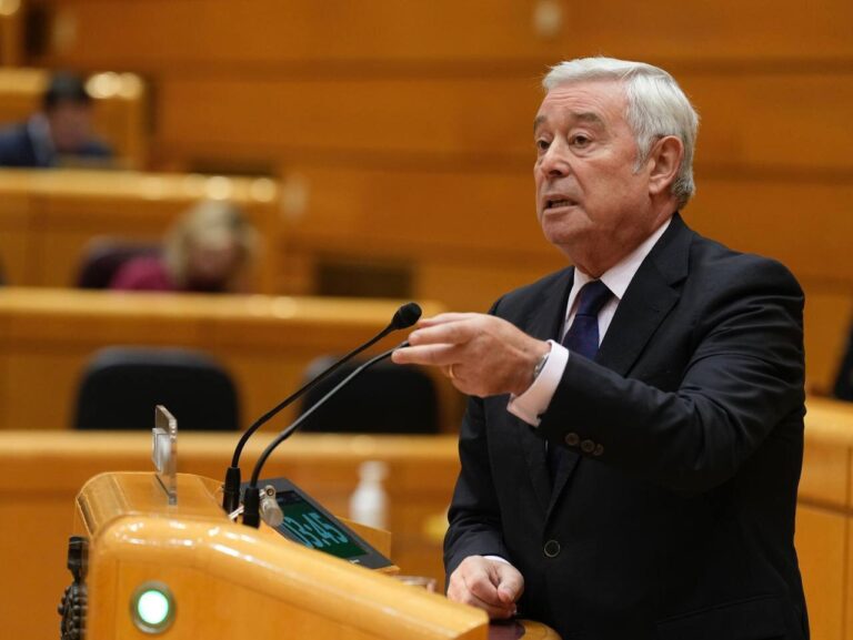 El PP pide en el Senado el traspaso de la gestión de los fondos UE y acusa a Sánchez de «discriminar» a Galicia