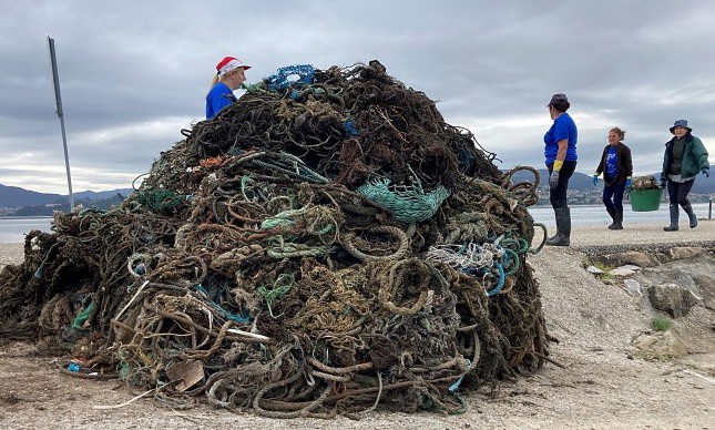 Pesca.- Vidrios, algas y plásticos, elementos más retirados del mar en Galicia, tras recoger 425 toneladas desde 2020