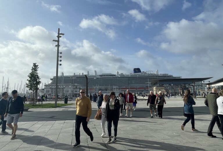 El puerto de A Coruña prevé superar este año la afluencia de cruceristas, con más de 150 escalas