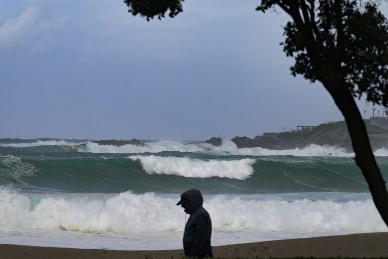 El temporal deja en Galicia vientos de 147 km/h, olas de 5,7 metros, lluvias intensas e incidencias en el transporte