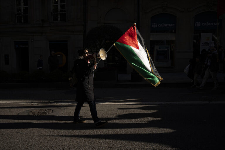 Multitud de personas exigen en Vigo «poner fin» al comercio de armas y a las relaciones con Israel