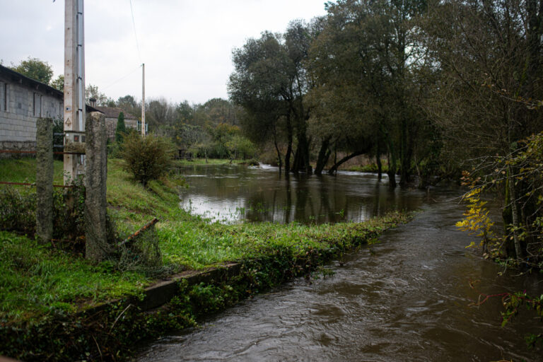 El temporal causa más de 240 incidencias en Galicia y mantiene en alerta 14 municipios por la crecida de ríos