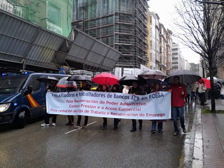 Personal de entidades bancarias secunda una jornada de huelga en Galicia en demanda de un convenio «justo»