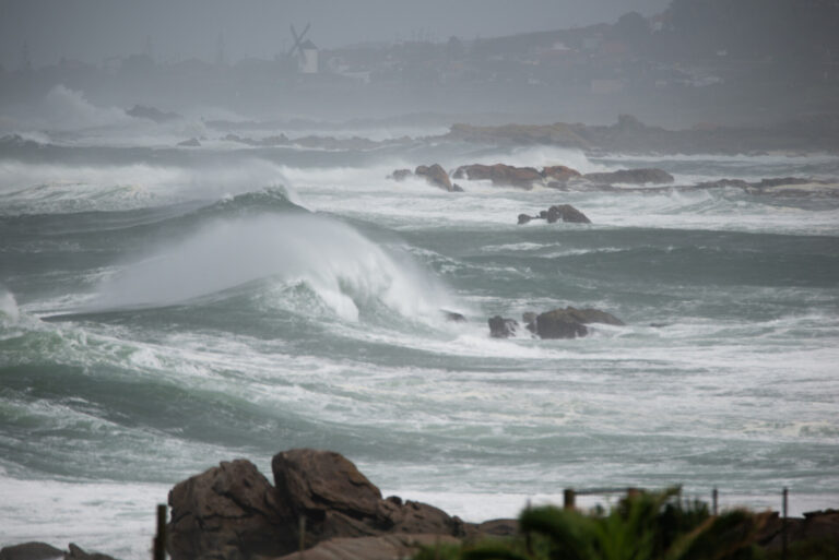 Alerta naranja en todo el litoral gallego por vientos y olas de hasta 7 metros