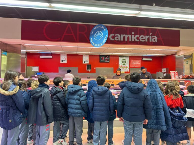 Miles de estudiantes de Galicia y Castilla y León visitan supermercados Gadis para aprender una dieta equilibrada