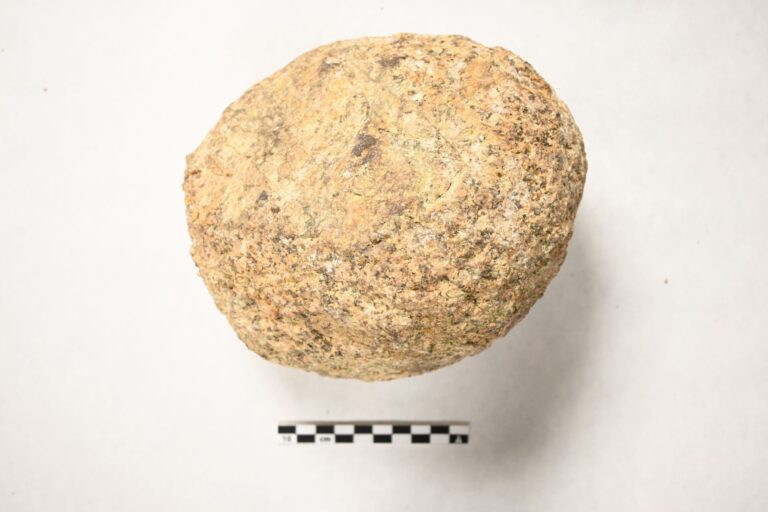 Sondeos arqueológicos en el Castro de Elviña descubren hallazgos de cerámica romana y proyectiles de granito