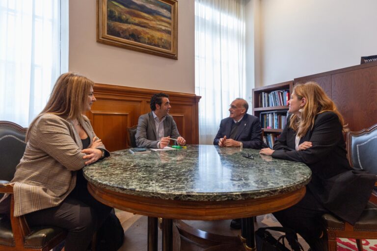 El presidente de la Diputación de Pontevedra y el rector de la UVigo estudian nuevas vías de colaboración