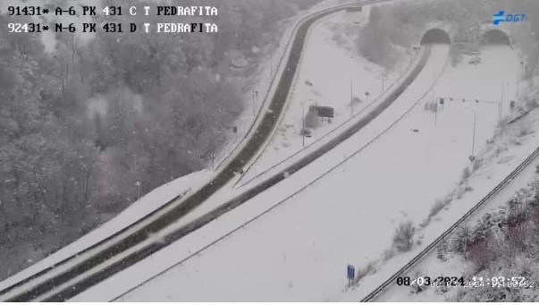 Cortada la A-6 en Pedrafita por la nieve, que también provoca problemas en otros viales de Lugo y Ourense