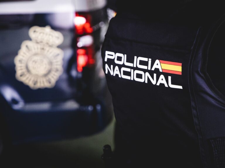 Detenidos dos hombres en Ourense por robar el recaudo de dos lavanderías y de una máquina expendedora de comida y bebida