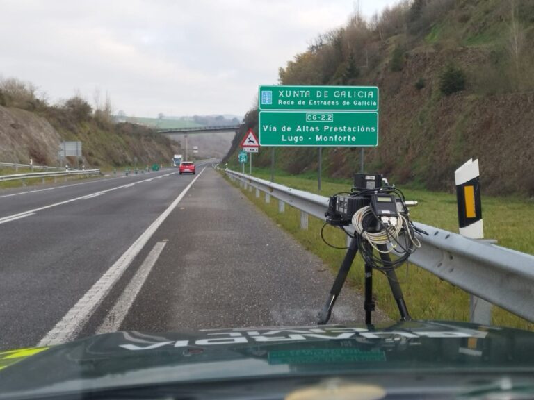 Interceptado en Bóveda (Lugo) un vecino de Monforte que duplicaba la velocidad máxima permitida al circular a 184 km/h