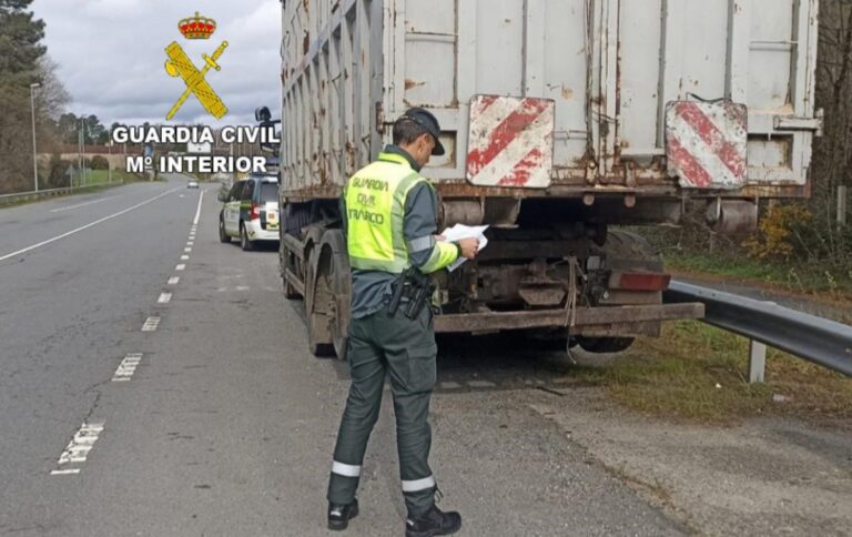 Interceptan un camión en Silleda (Pontevedra) con «graves deficiencias» para la circulación