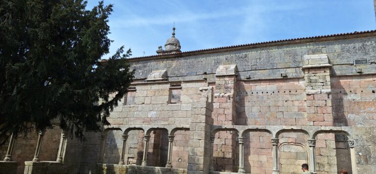 Finalizada la primera fase de la reconstrucción del monasterio de Bon Xesús de Trandeiras, tras invertir 717.000 euros