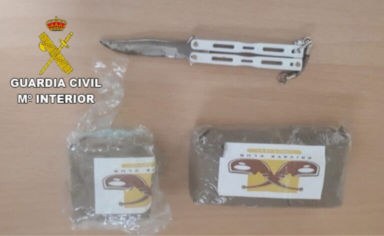Detenido en Bueu (Pontevedra) un joven al que encontraron 150 gramos de hachís ocultos bajo el asiento de su coche
