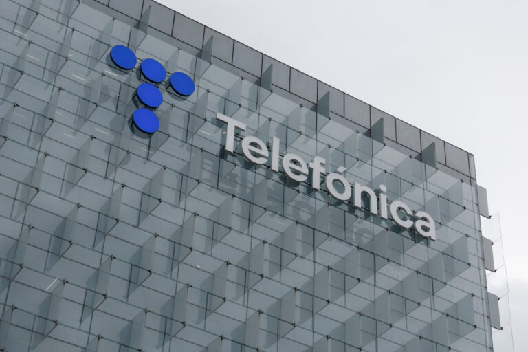 El cierre de la red de cobre de Telefónica amenaza con dejar sin conexión a más de 100.000 hogares gallegos