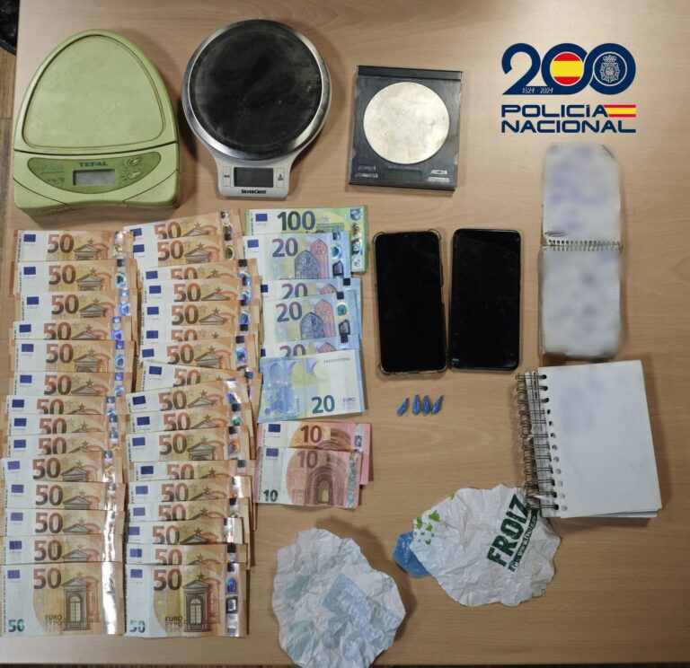 Dos hombres, detenidos en Vigo tras desarticular un punto negro de venta de drogas en Navia