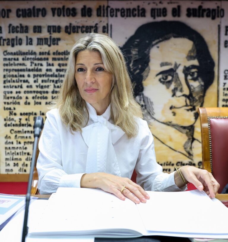 Yolanda Díaz anuncia que retirará las medallas al mérito del Trabajo a Julio Fernández Gayoso