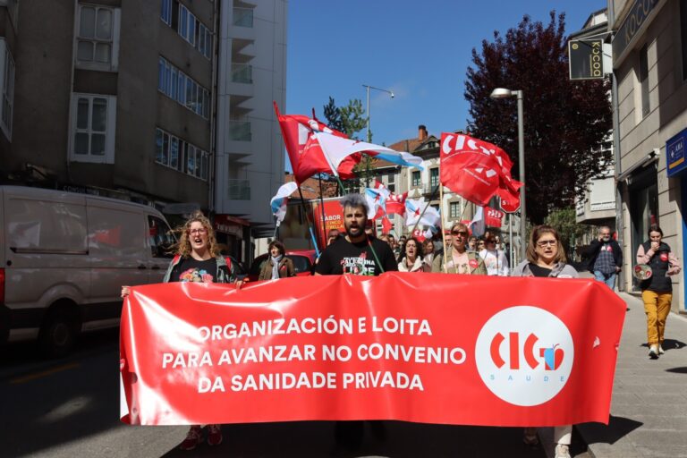 Personal de la sanidad privada se moviliza en Santiago en demanda de un «convenio digno» en la provincia de A Coruña