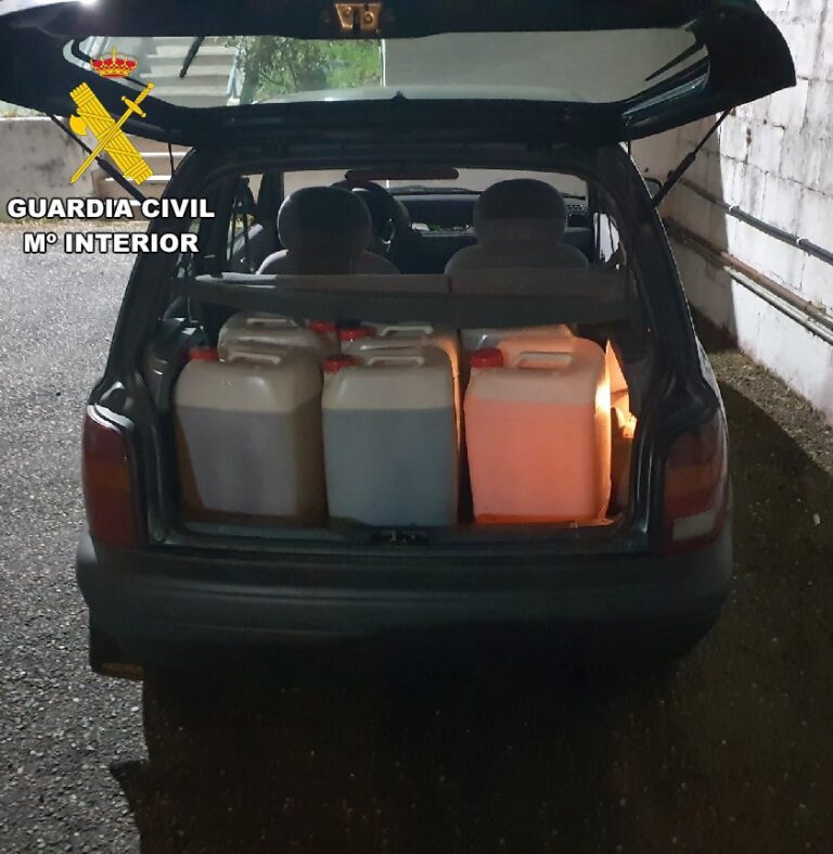 Investigados dos vecinos de Ferrol y otros dos de As Pontes por un delito de hurto de gasóleo en coches aparcados