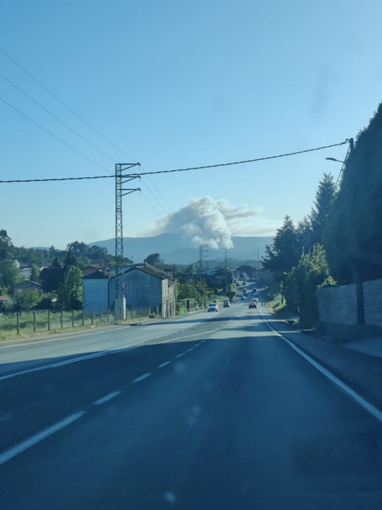 Controlado el incendio de Rois (A Coruña) tras calcinar 130 hectáreas