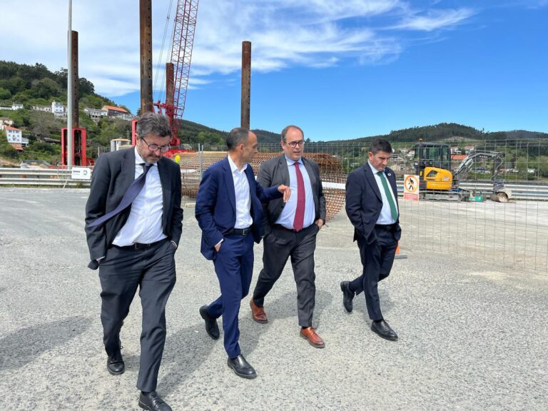 El comisionado del Corredor Atlántico promete medidas para «conexiones eficientes» en los puertos de A Coruña y Ferrol