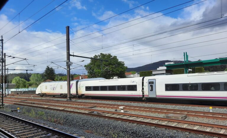 Renfe realiza viajes de simulación comercial de los trenes Avril en Galicia, que se estrenarán el 21 de mayo