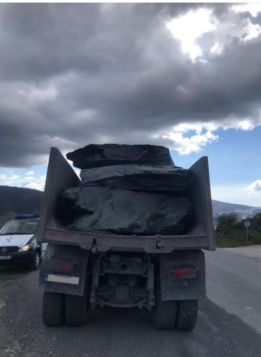 Interceptado un camión cargado de pizarra que excedía en 15.000 kilos la carga permitida en Carballeda de Valdeorras