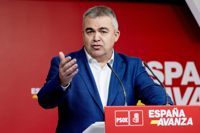 El PSOE arenga a su militancia para que responda «con la cabeza bien alta» a los intentos de amedrentarles