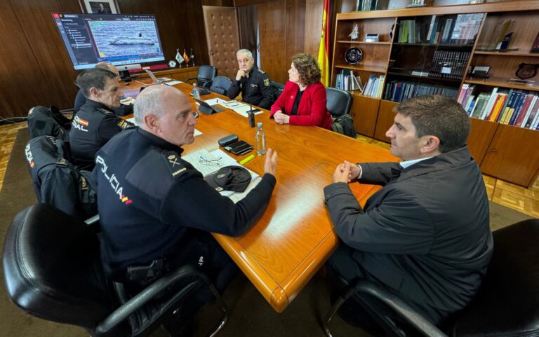 La Armada realiza un simulacro marítimo en A Coruña con distintos organismos para salvaguardar los intereses españoles