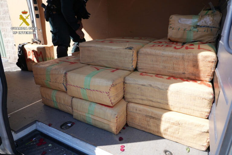 La red desmantelada en la Operación Halia transportaba la droga en ‘narcoveleros’ y blanqueó más de 10 millones de euros