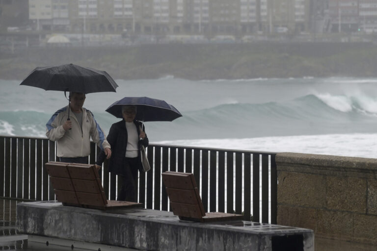 A Coruña cierra los parques y jardines el viento, en una jornada con ráfagas de hasta 80 km por hora en Galicia