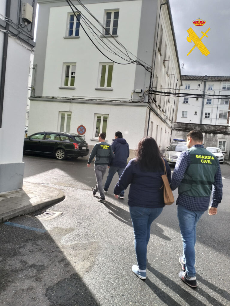 Detenidos dos vecinos de Lugo por estafar al menos a 18 personas en la contratación de seguros para turismos y motos