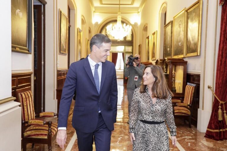 La alcaldesa de A Coruña acusa a Feijóo de actitud «mezquina» con Sánchez: «Sus declaraciones han sido infames»