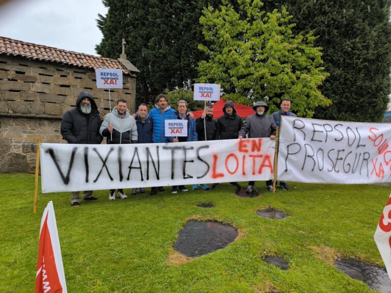 Vigilantes de seguridad de la refinería de A Coruña cumplen el cuarto día de acampada para exigir «mejoras económicas»