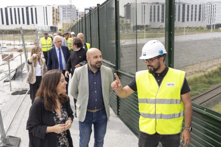 La alcaldesa de A Coruña apela a la «máxima cooperación» con la Xunta para abordar el futuro de la fachada marítima