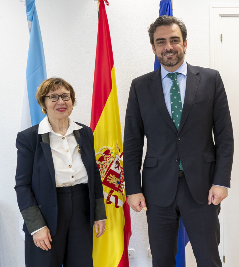 Diego Calvo recibe a la consulesa general de Francia en Bilbao, que realiza una ronda de visitas por las CCAA