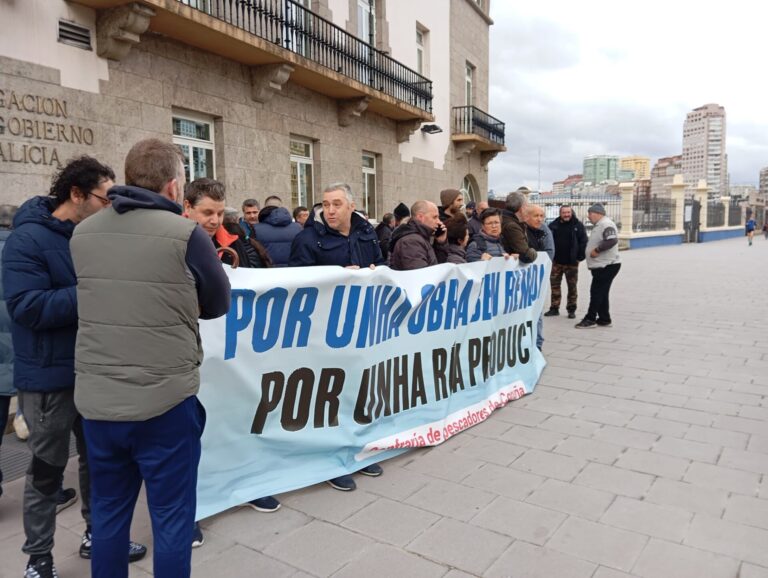 Pesca.- El Gobierno apela a un «mecanismo compartido» con la Xunta  para el pago de ayudas a mariscadores de O Burgo