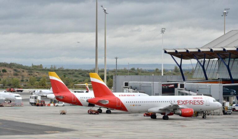 Aumentan los vuelos cancelados en el aeropuerto de Santiago a causa de la huelga de personal de Iberia