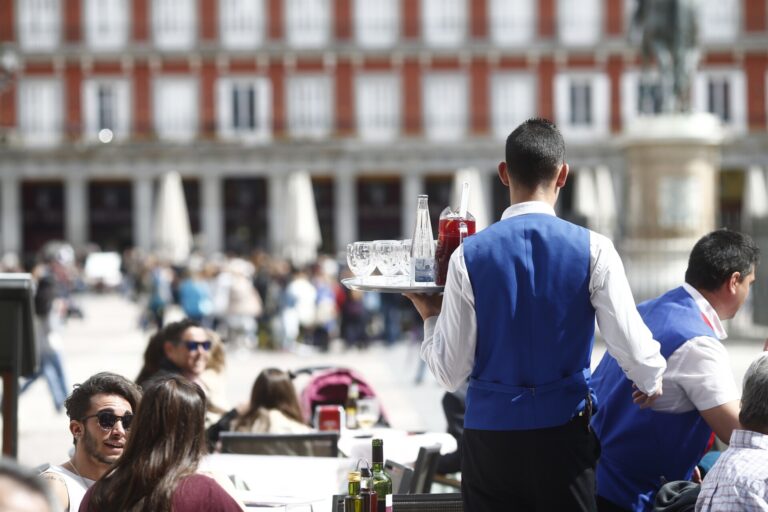 El empleo en el sector turístico supera los 84.000 afiliados en abril en Galicia, un 1,9% más que el año pasado