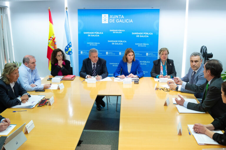 Sanidade se reúne con los cuatro colegios provinciales de farmacia y destaca su labor para educar en salud