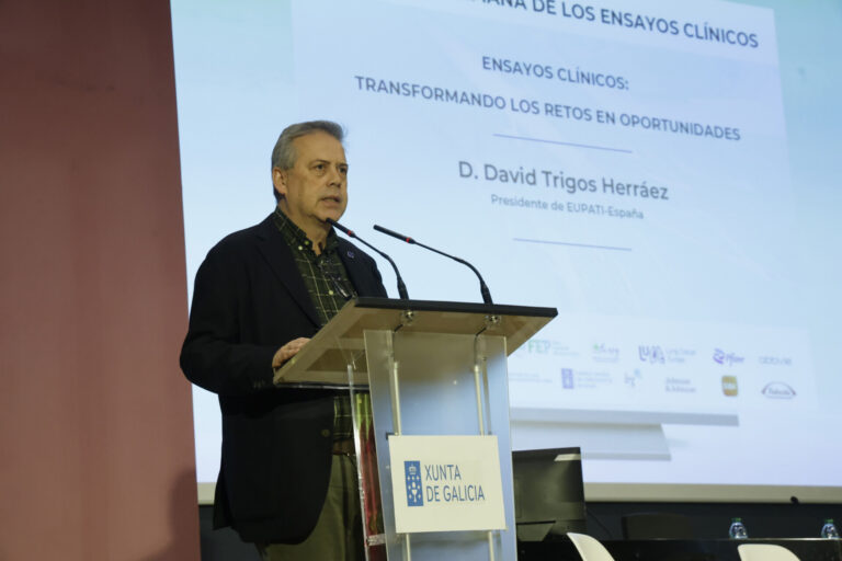 El conselleiro de Sanidade sitúa a Galicia «a la vanguardia» de los ensayos clínicos con proyectos como el GalFlu
