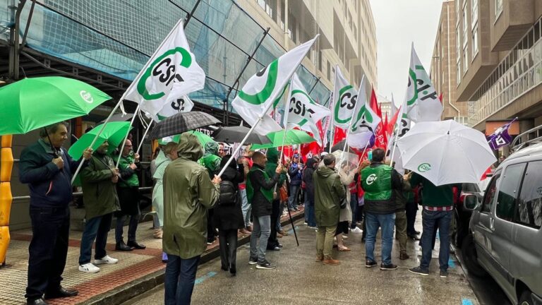 Personal de la Agencia Tributaria se moviliza en A Coruña en demanda de mejoras salariales y laborales