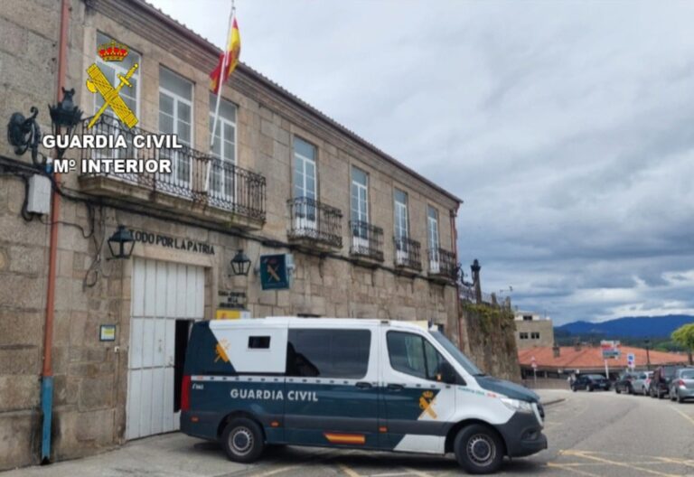Detenidos dos jóvenes con antecedentes por un intento de robo en la casa de una octogenaria en Tui (Pontevedra)