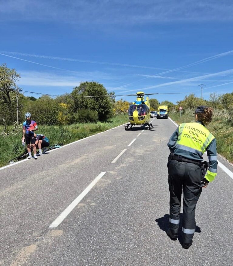 Heridos tres ciclista tras colisionar contra un corzo en Calvos de Randín (Ourense)