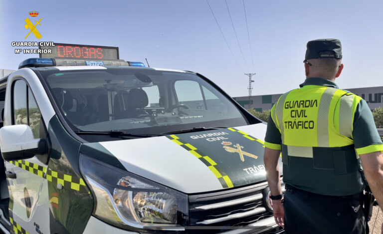 Detectan a un conductor de un camión sin puntos en el carné, sin autorización para transporte y positivo en cocaína