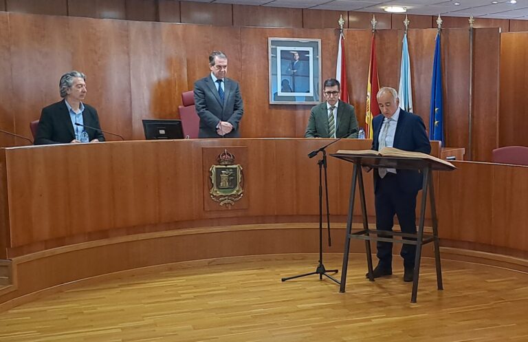 Daniel Benavides toma posesión como nuevo concejal del PP en Vigo, en sustitución de Irene Garrido