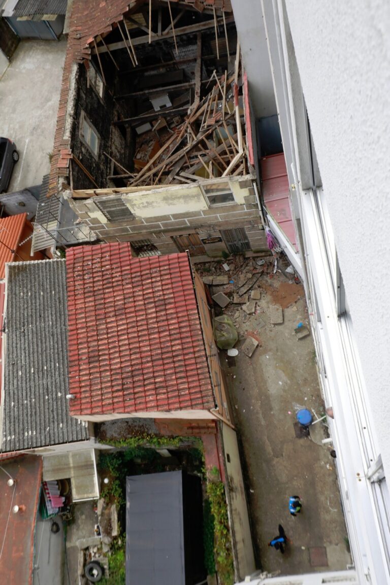 Urbanismo de Vigo ejecutará medidas urgentes de seguridad en el edificio en el que murió un bombero tras un derrumbe